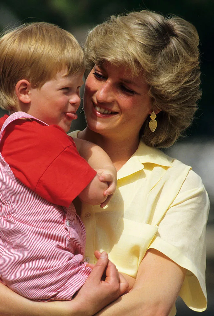 Diana holding Prince Harry