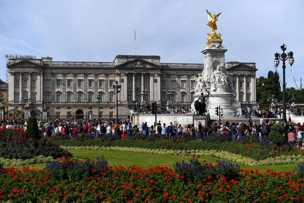 Tourists outside Buckingham Palace
