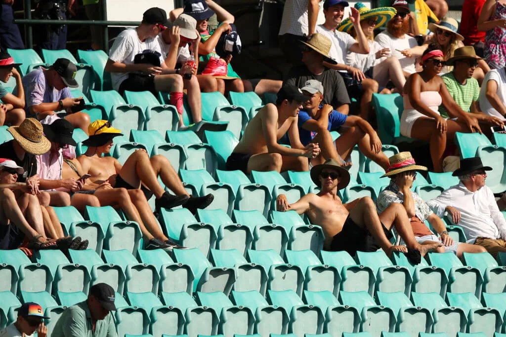 A crowd watching Australian vs England Fifth Test, Day 4