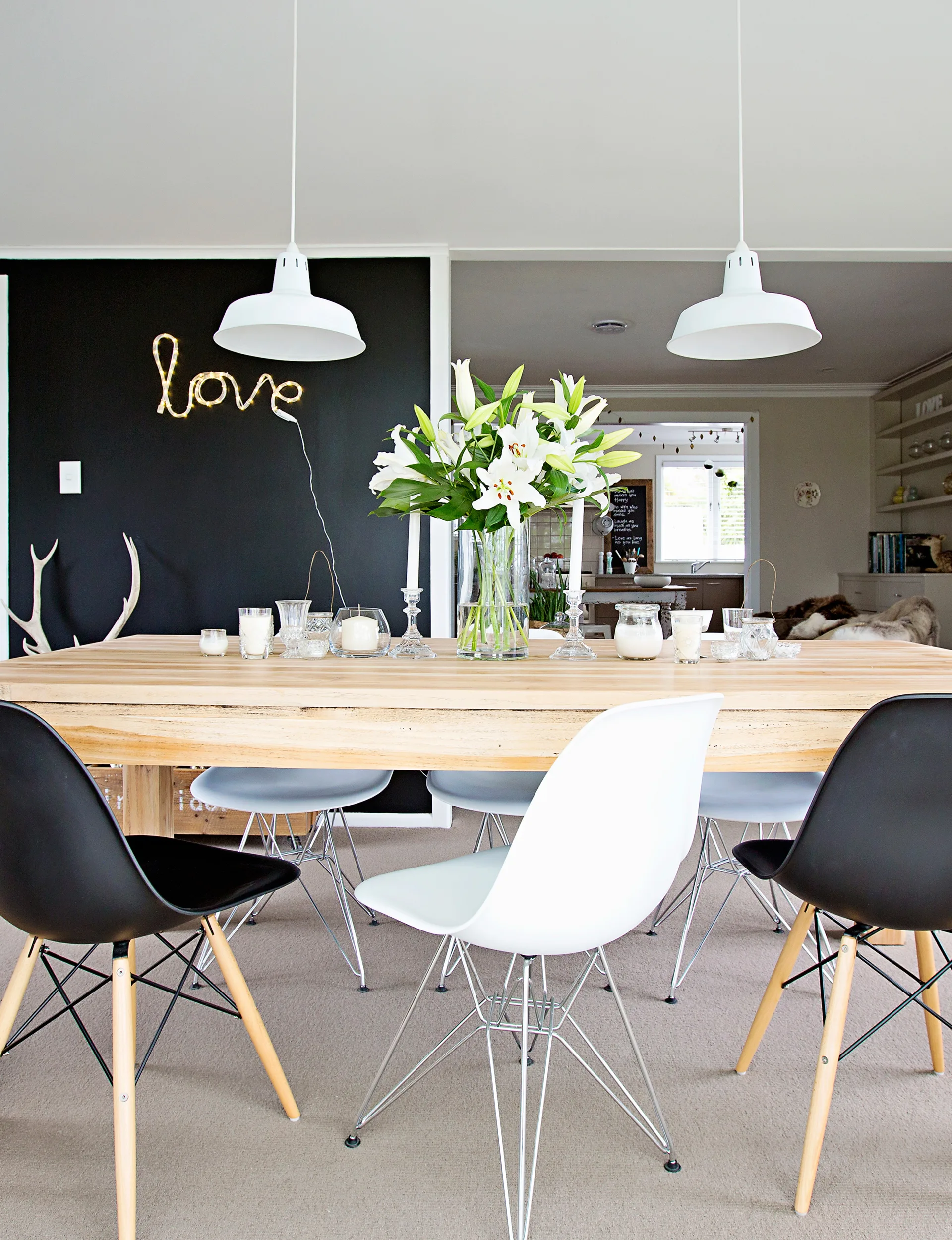 Black-and-white-chairs-A