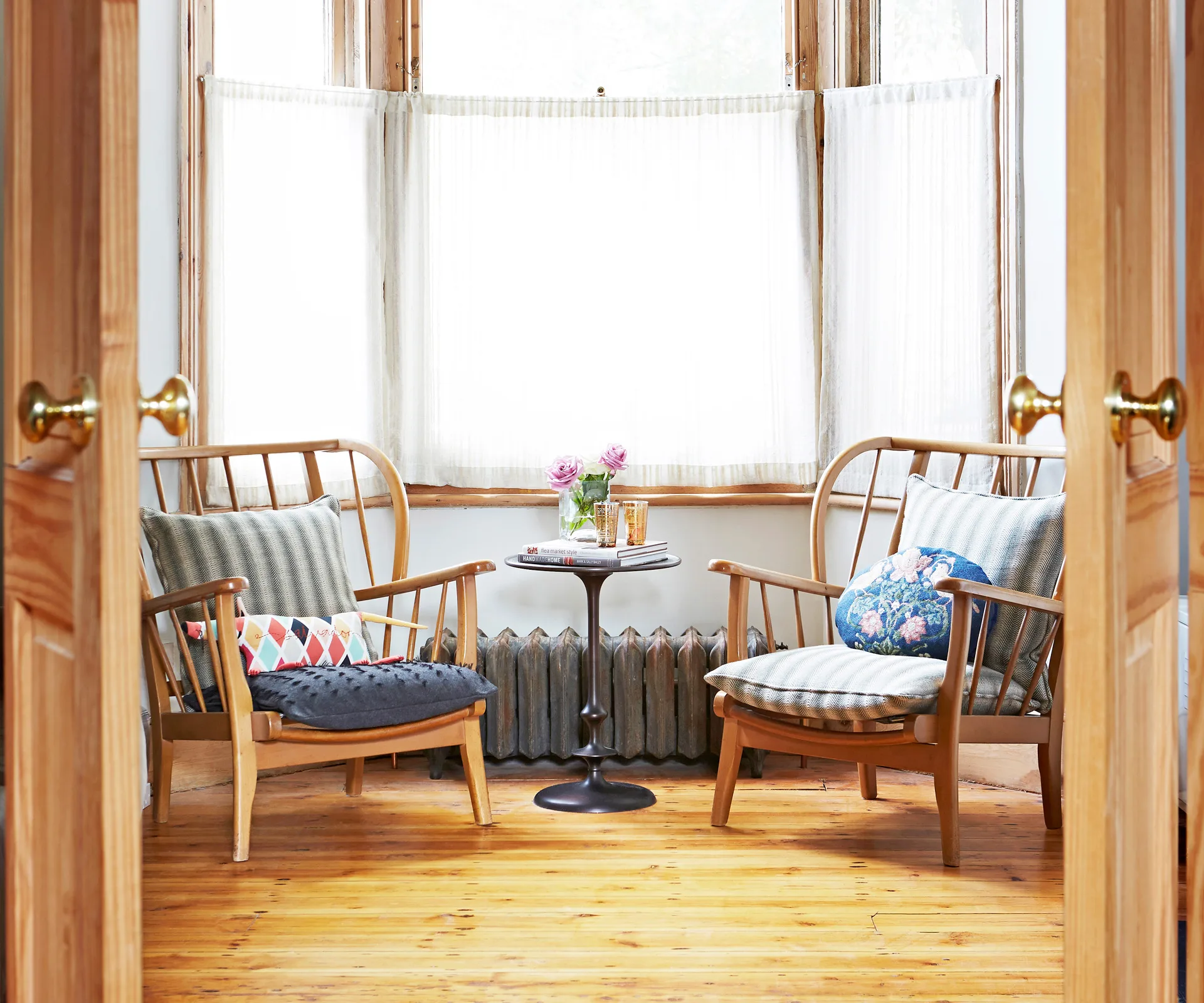 the-vintage-lounge-chairs-were-rescued-from-Foster-Adam’s-boss-who-was-ready-to-throw-them-out.