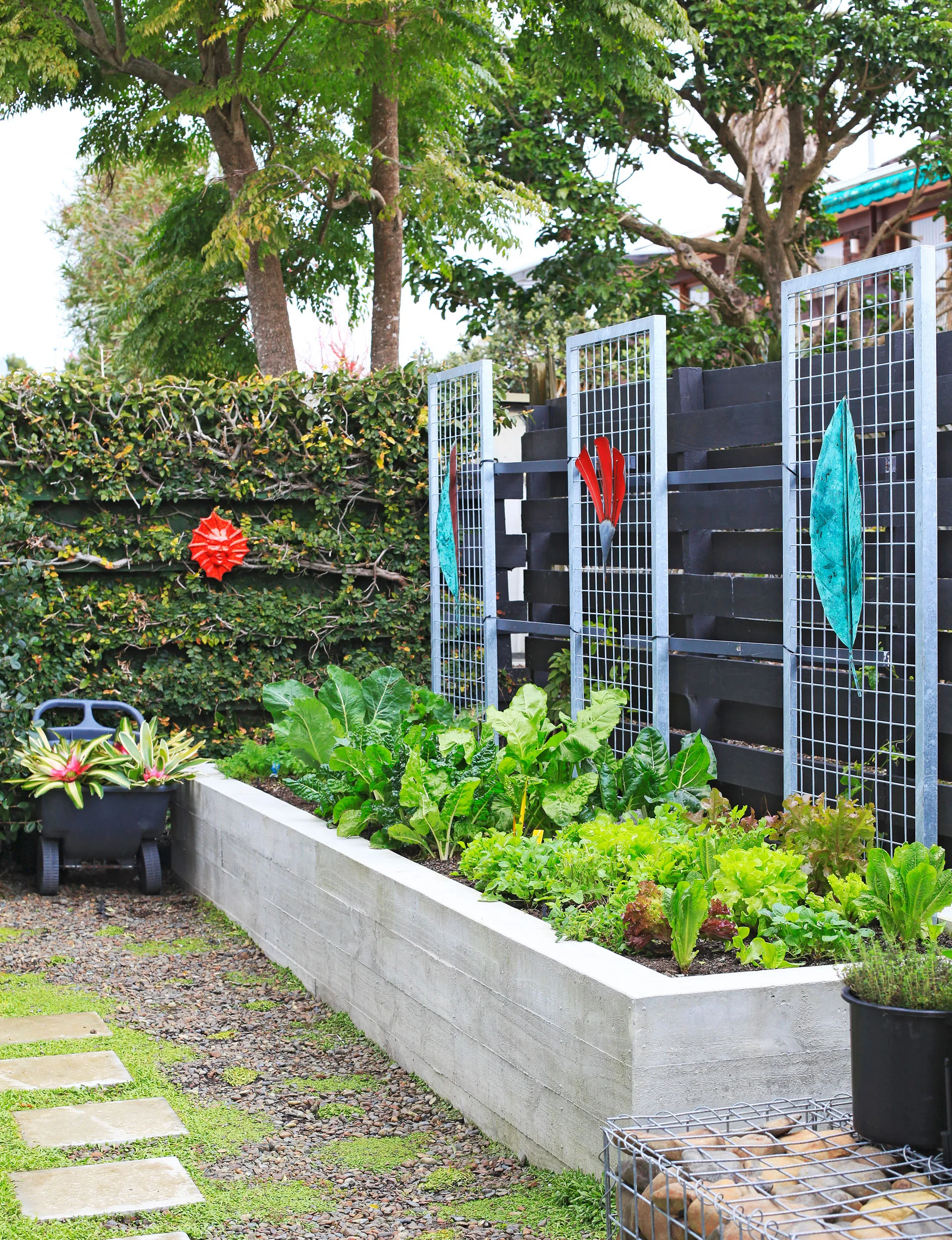 Sculpture-garden-vege-beds