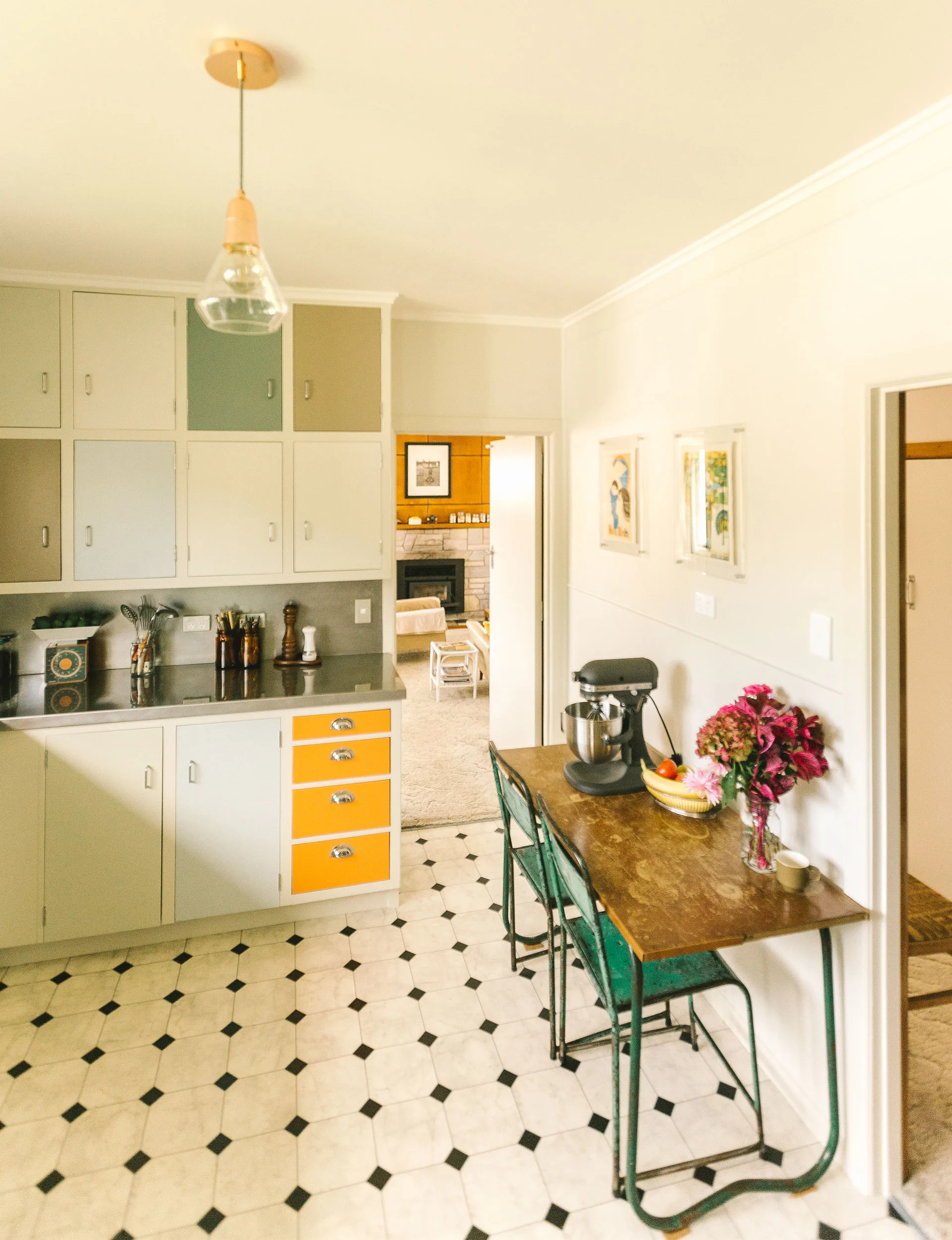YH0815_STY_THENNOW_hanson_whangareikitchen0115