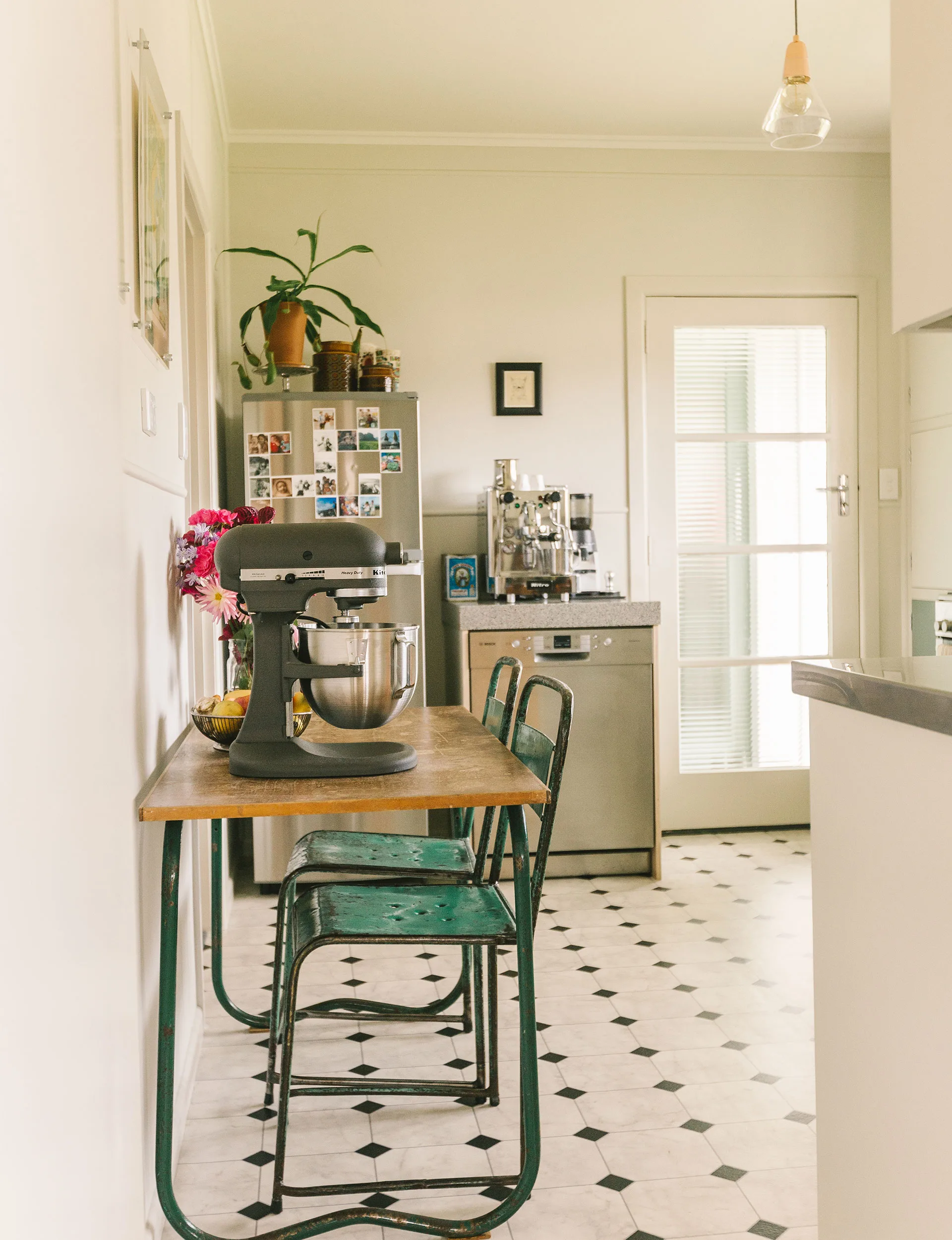 YH0815_STY_THENNOW_hanson_whangareikitchen0119
