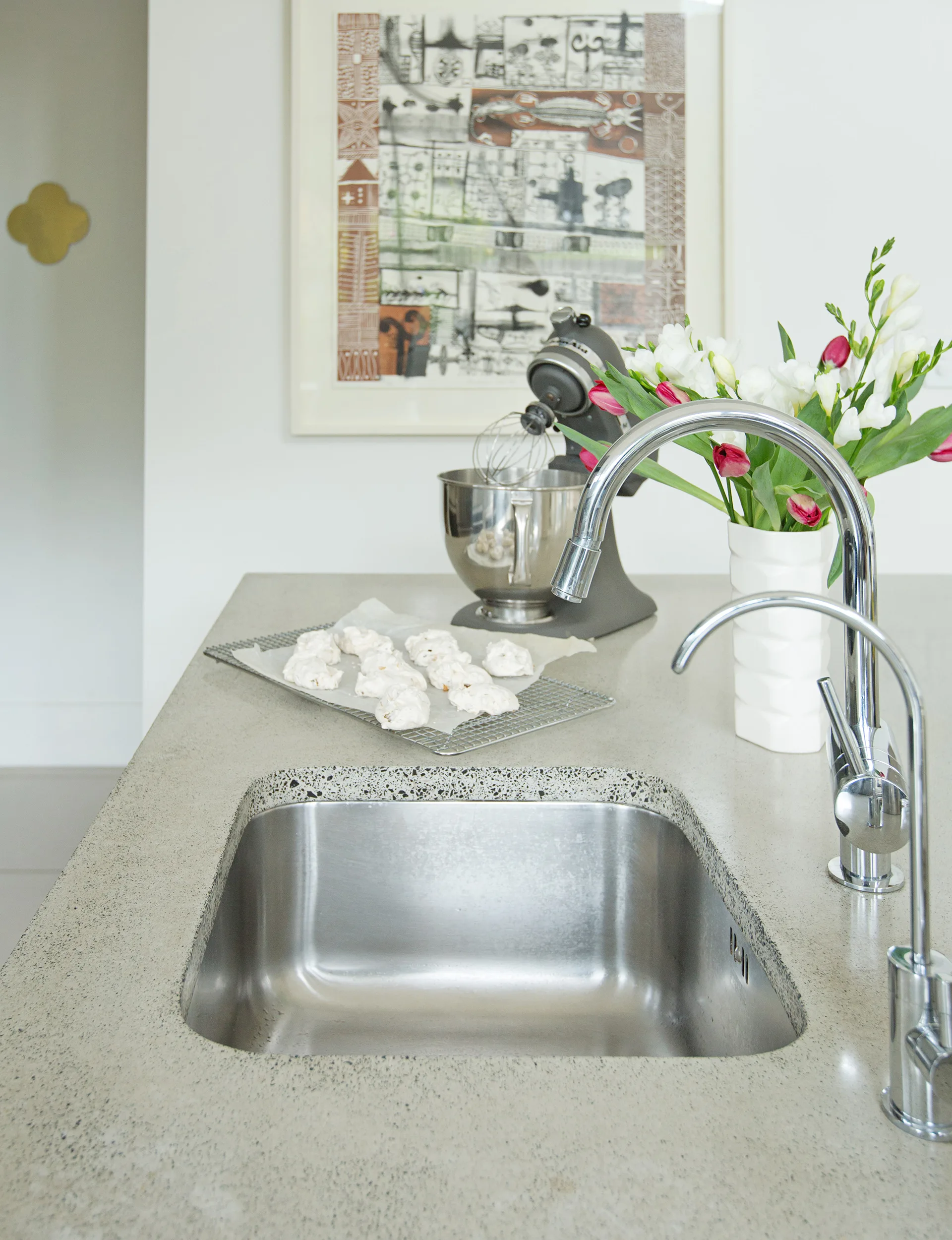 YH0816_REN_Kitchens_CuthbertKitchen LR05