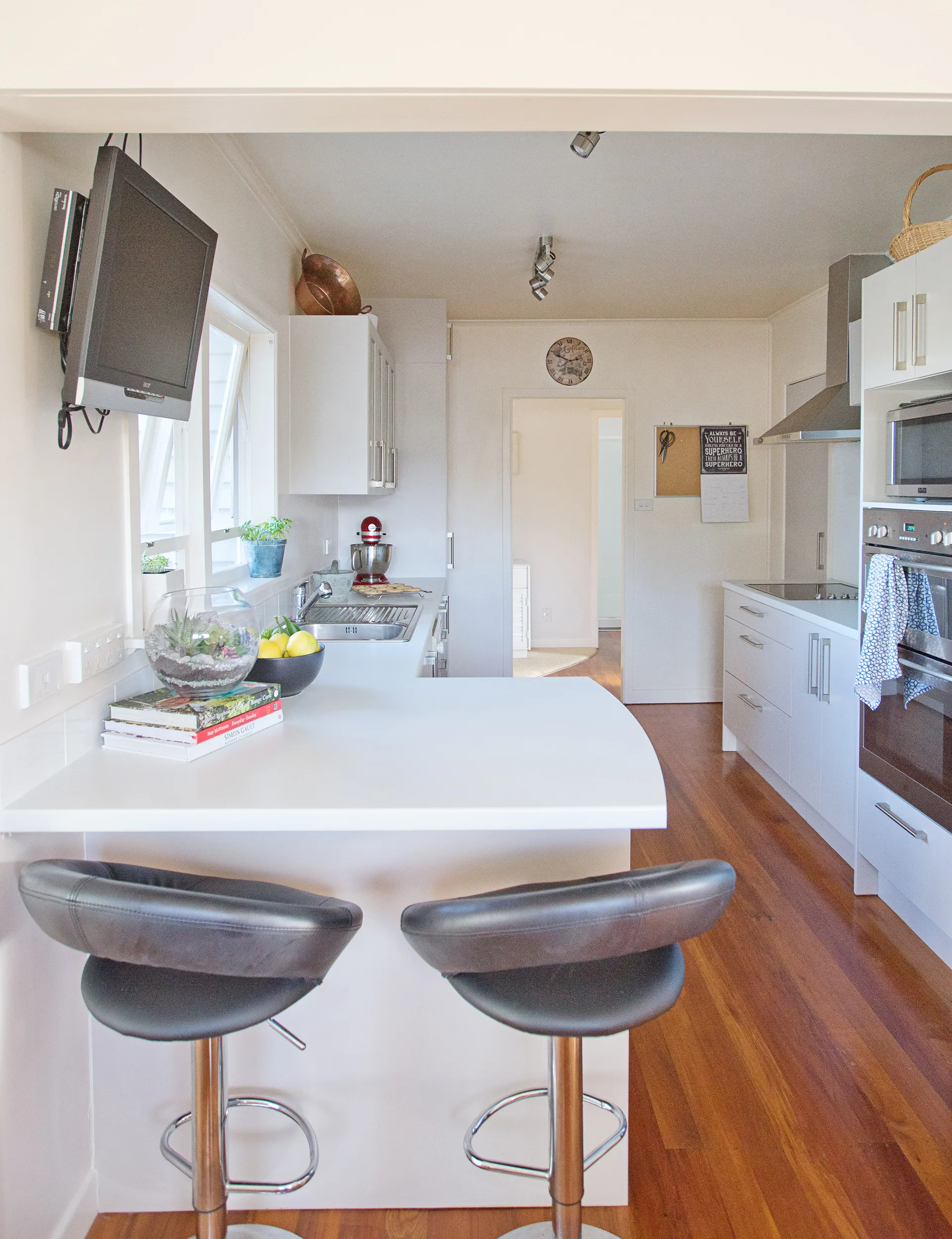 YH0816_REN_Kitchens_MacDonaldKitchen LR04