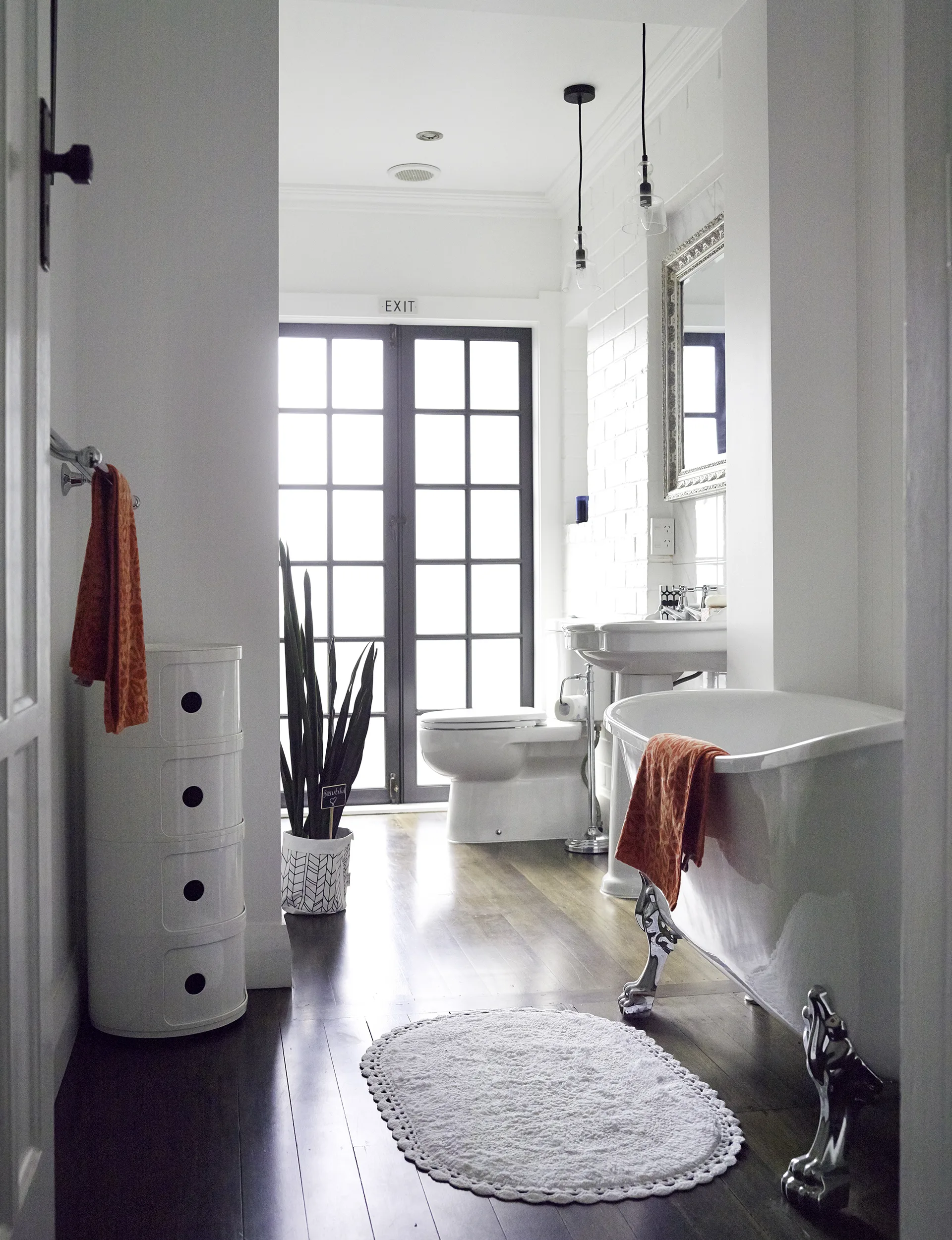 YH1016_MKE_ThenNow_Houching_27OnewaRd_113299