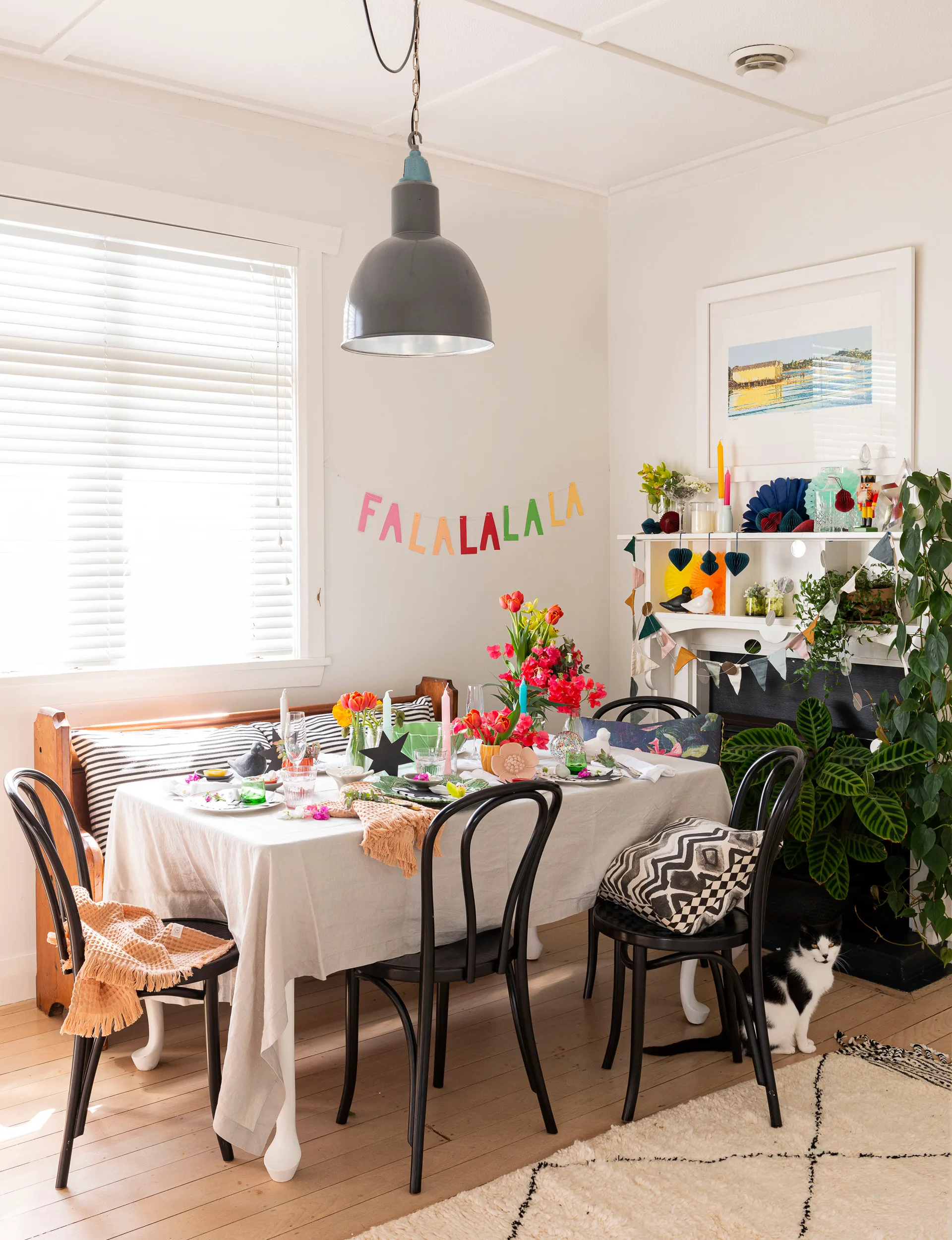 renovated bungalow christmas table setting