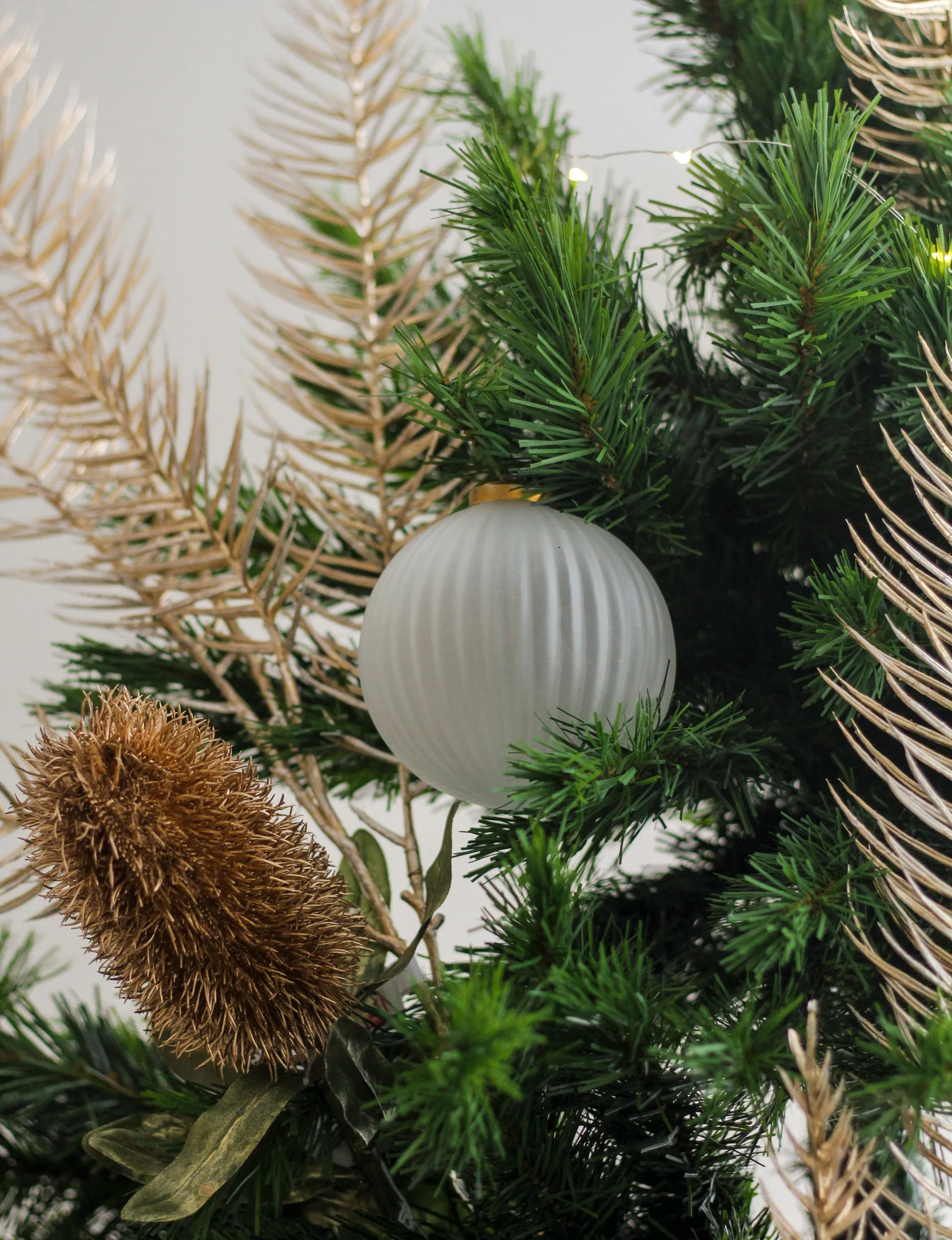 gold christmas decorations