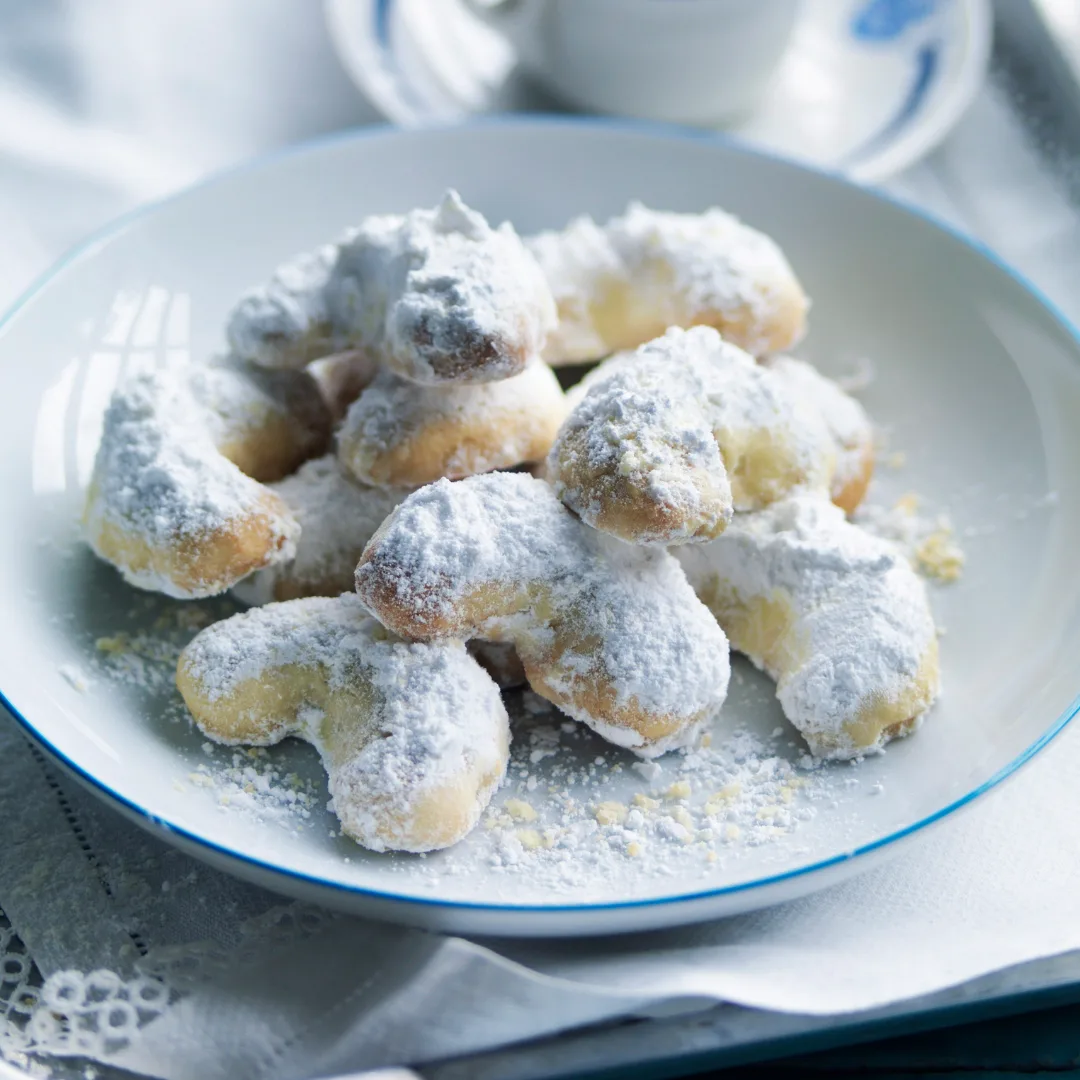 Kourabiedes Greek biscuits