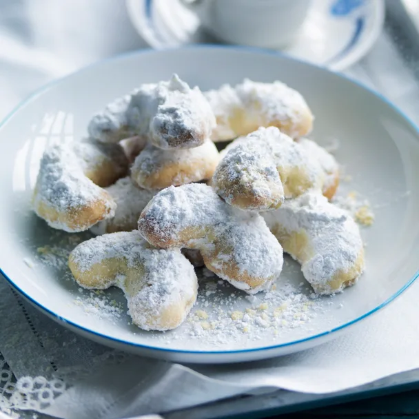 Kourabiedes Greek biscuits