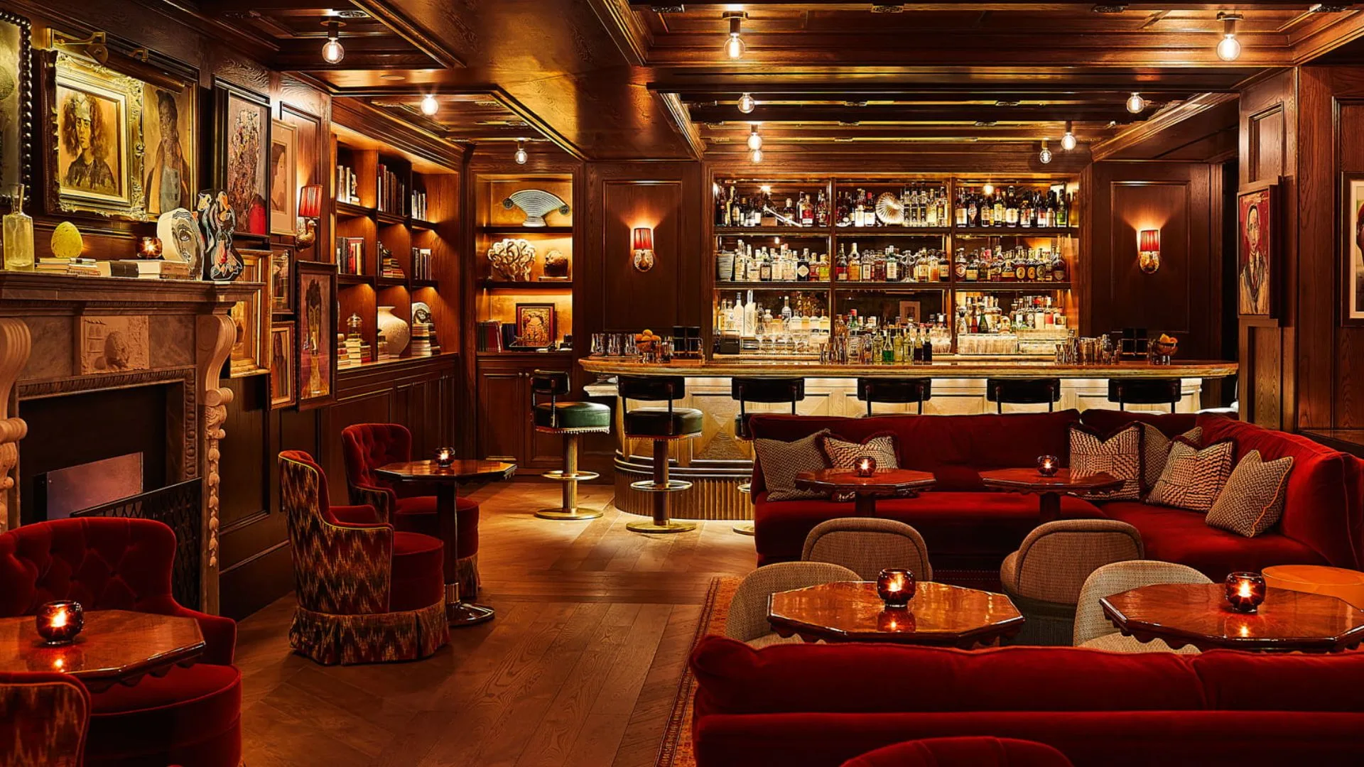 Warm toned Portrait Bar at one of the best New York hotels, Fifth Avenue Hotel