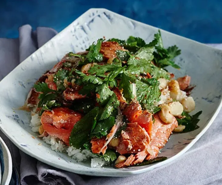 Salmon salad with hot and sour dressing