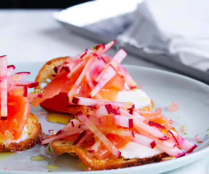 Salmon crostini with pickles and crackers