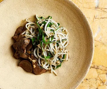 stir-fry pork liver garlic chive & beansprouts