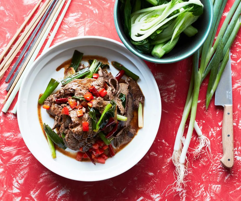 Stir-fried beef with dried chillies