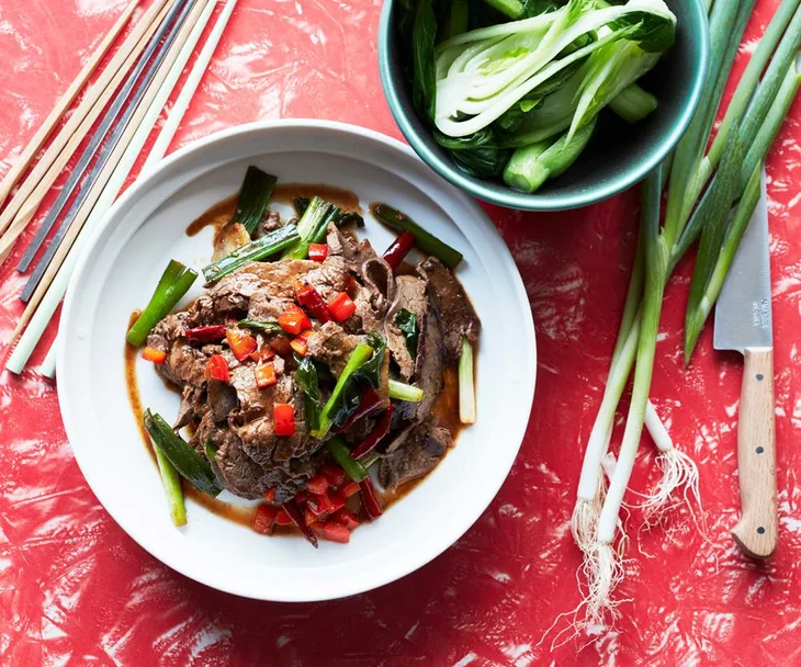 Stir-fried beef with dried chillies 