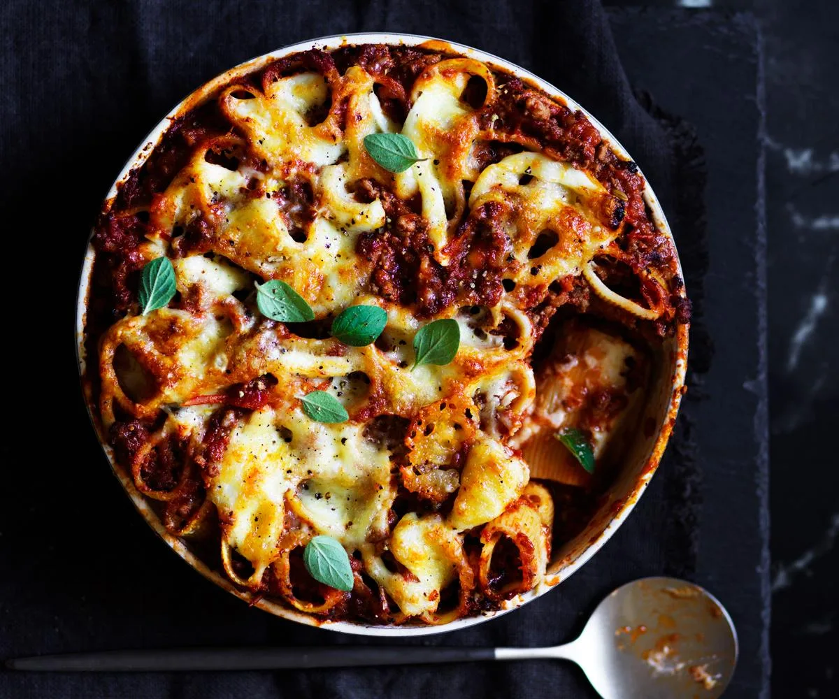 Paccheri with sausage ragù and mozzarella