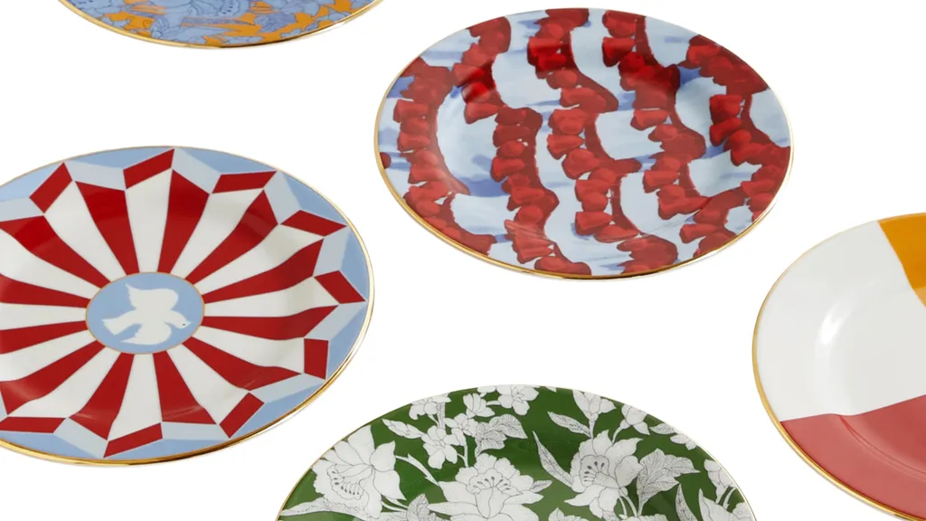 La DoubleJ set of six gold porcelain dessert plates