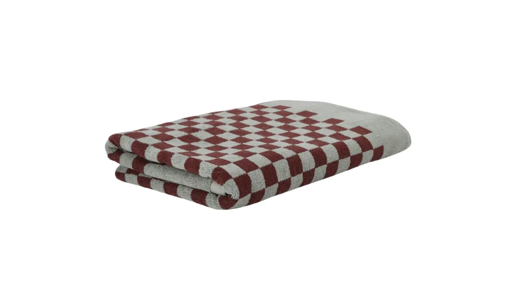 Affordable-Luxury-Christmas-Gifts-Baina-Roman-Pool-Towel