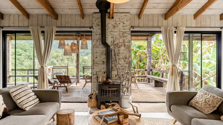 six-romantic-getaways-in-gold-coast-for-2024