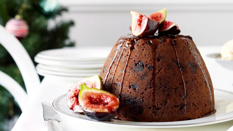 Traditional Christmas pudding with Pedro Ximénez and brown sugar and fig ice-cream