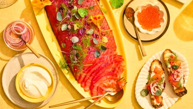 Gin-cured salmon gravlax