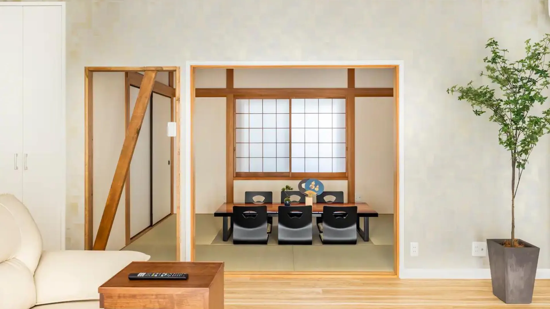 The traditional dining room with tatami mats at Villa Lusso Tokyo Airbnb stay