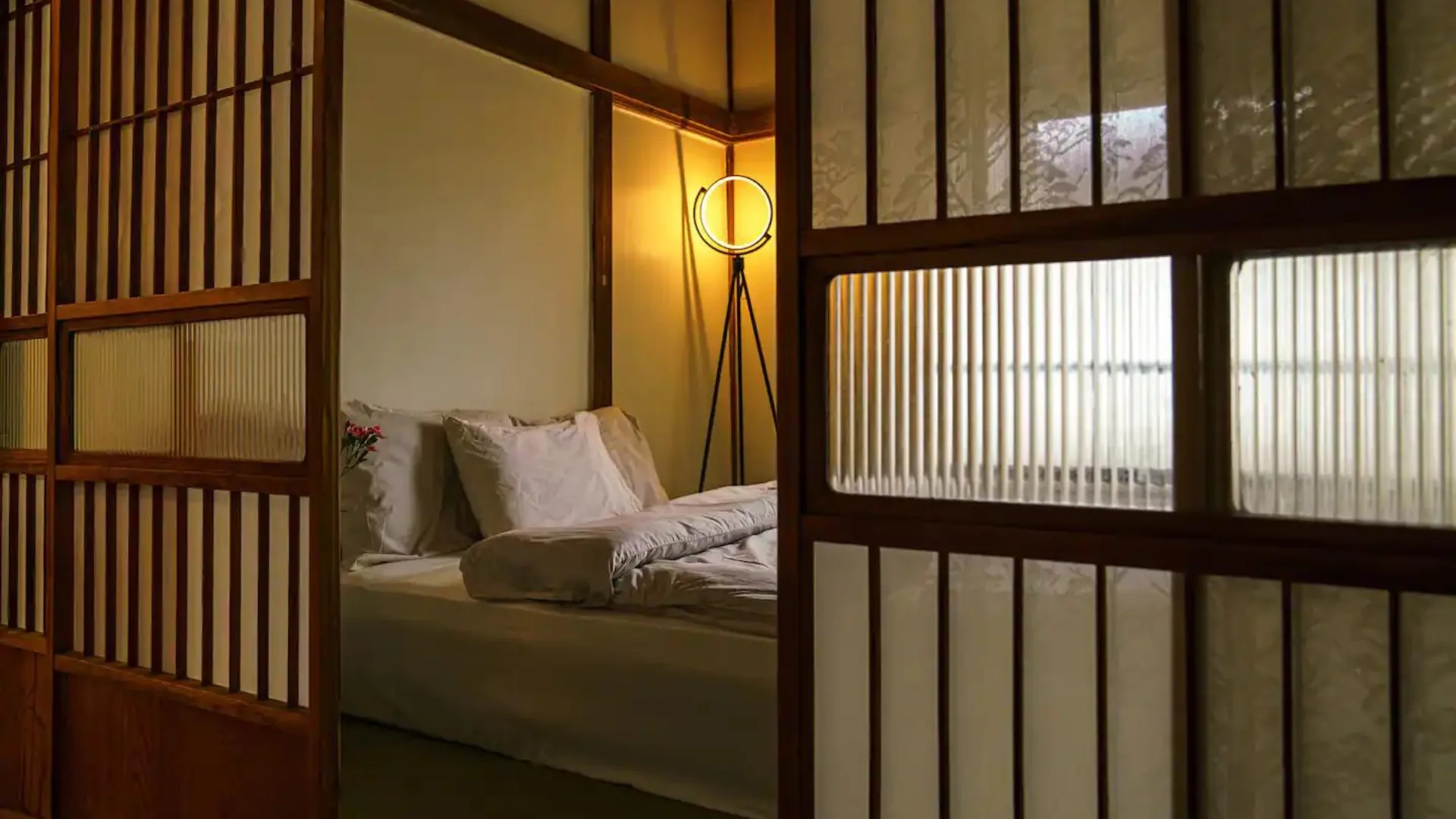 Airbnb Tokyo stay with bedroom with traditional sliding doors in 80m2 house in central Tokyo