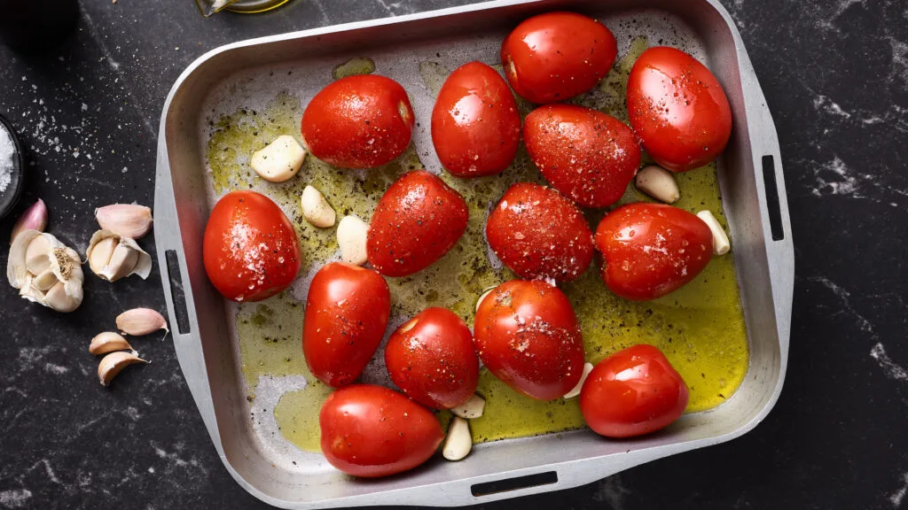 Spaghetti all'assassina recipe step 1: Roast tomatoes with garlic