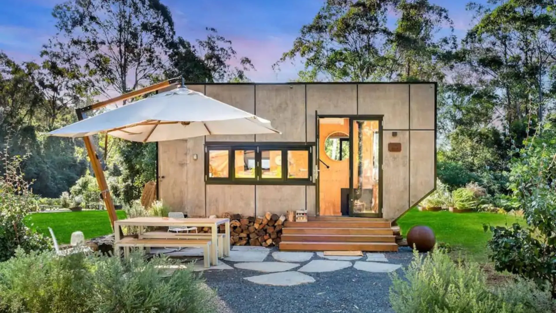 The exteriors of popular Airbnb in NSW, Arabella eco cabin.