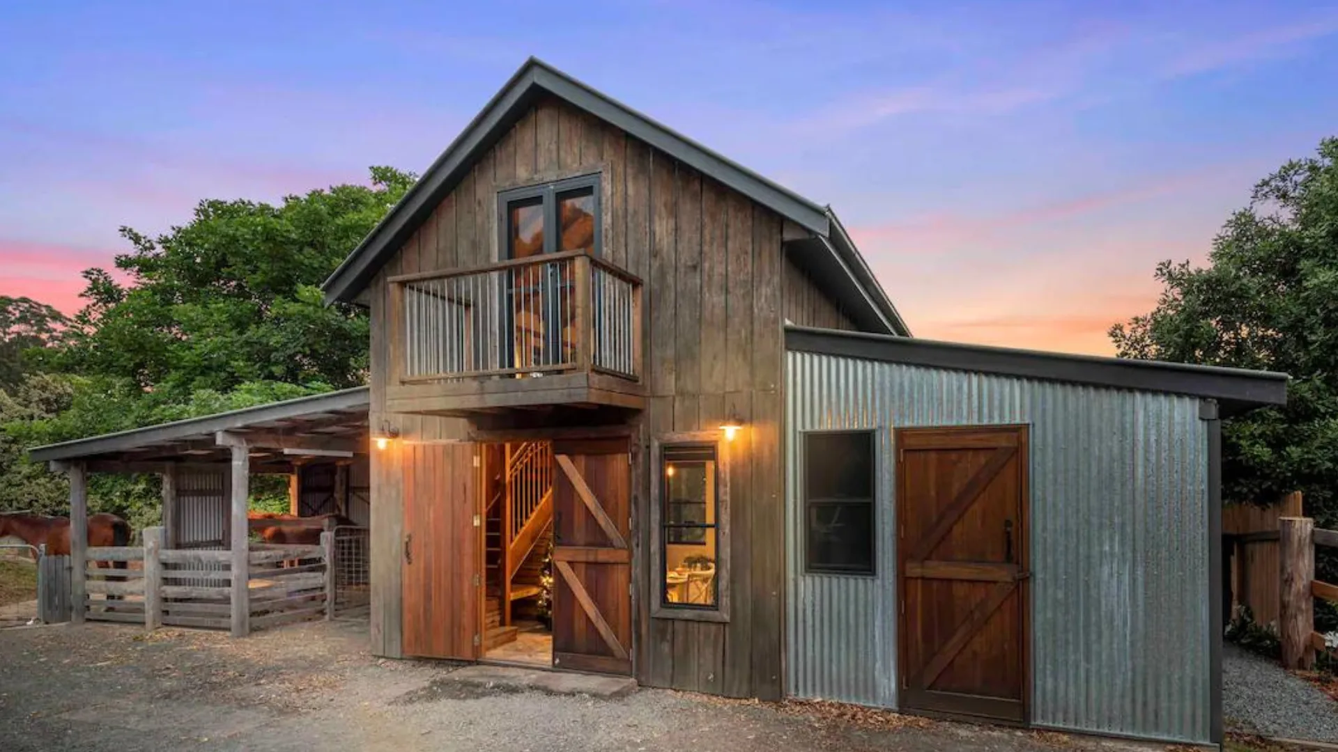 The exteriors of Mulberry Barn in Far Meadow, Shoalhaven