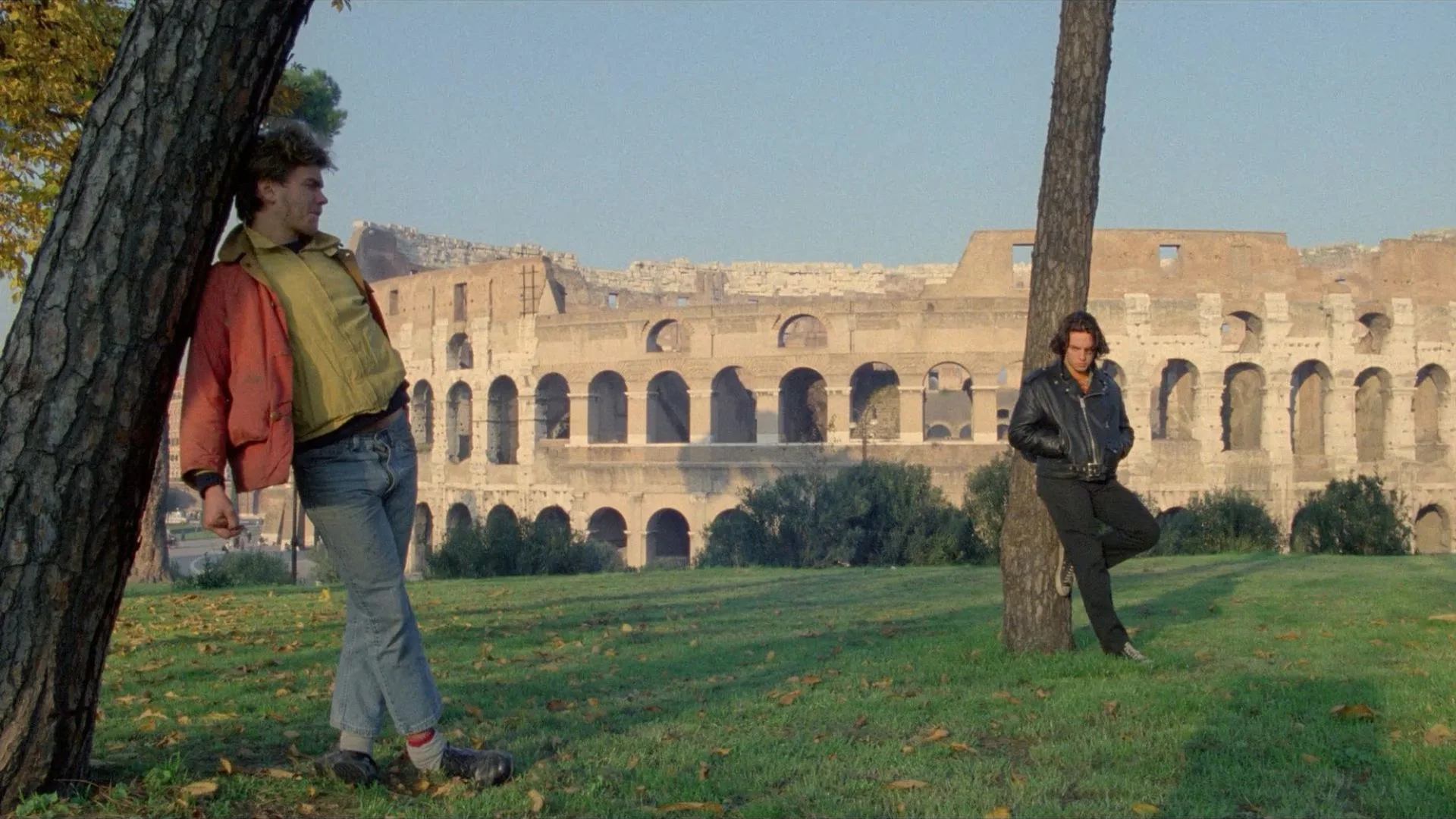 river phoenix outside the colosseum in my own private idaho