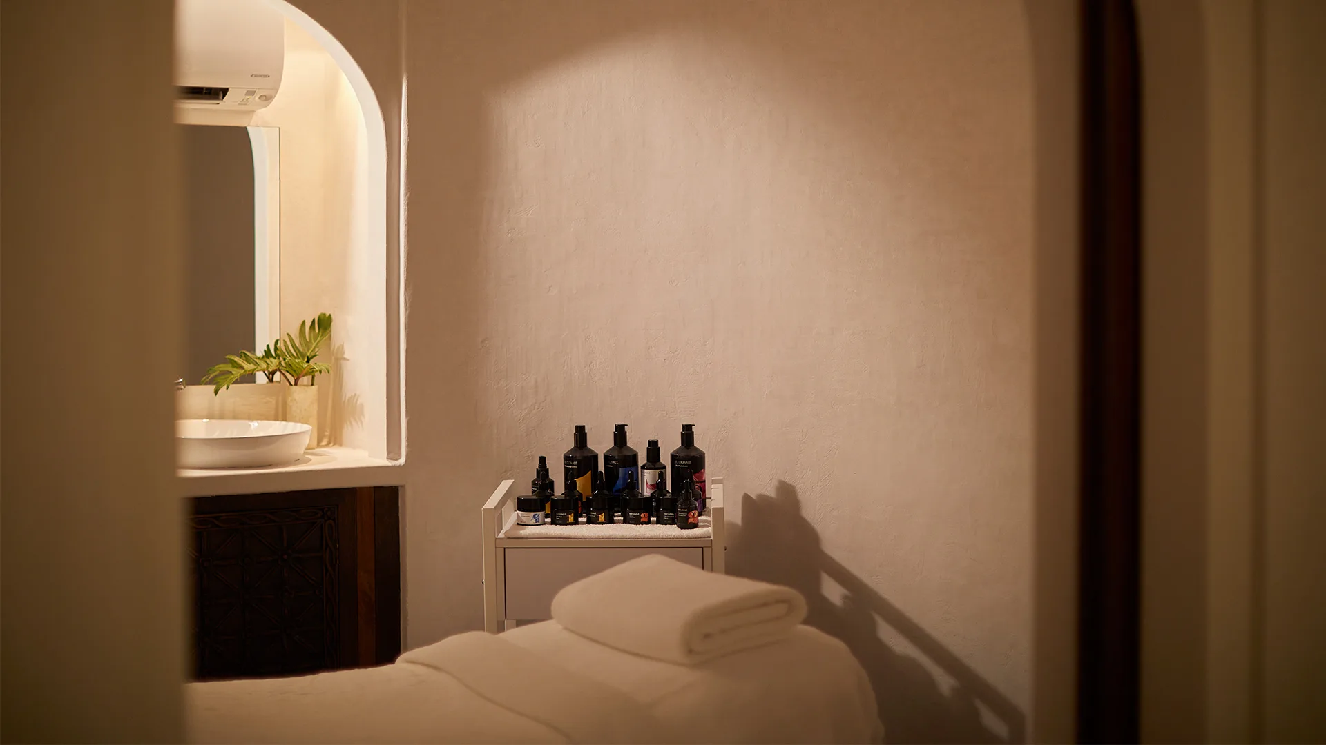 Raes Spa treatment room.