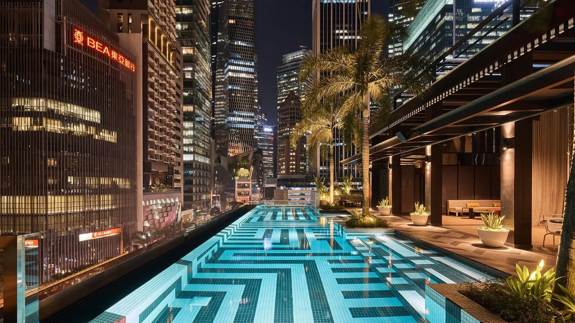 QT Singapore rooftop pool