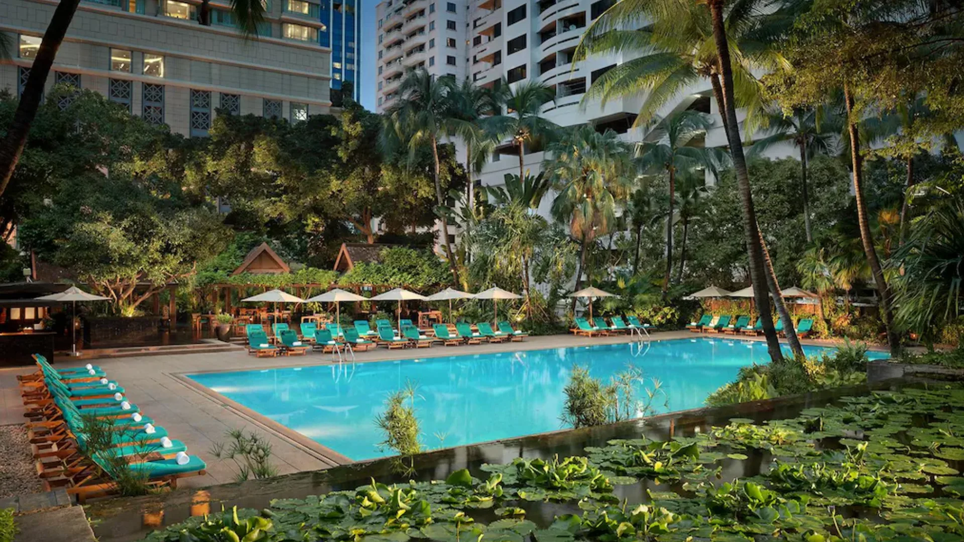 Anantara Siam Bangkok Hotel pool