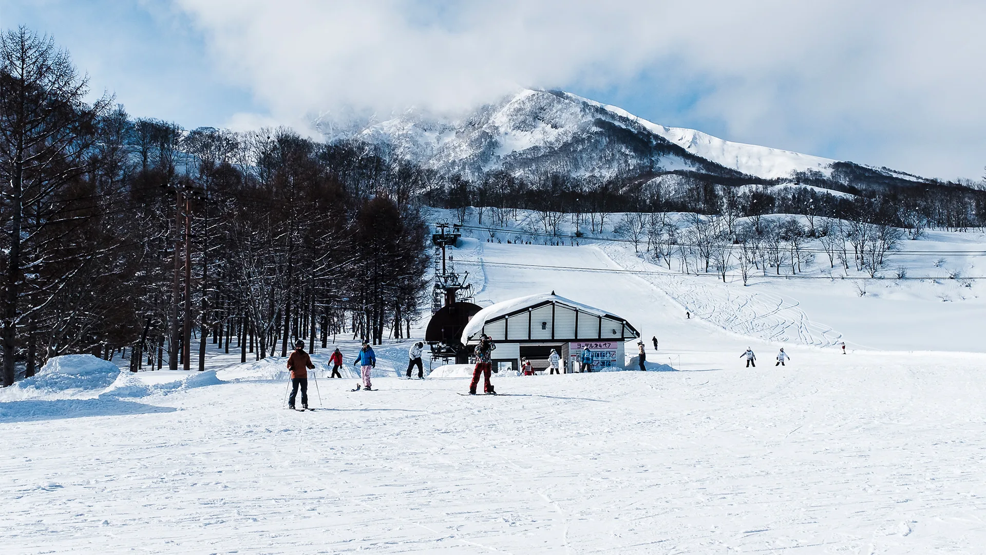 Akura Onsen ski area, one of the best Japan ski resorts