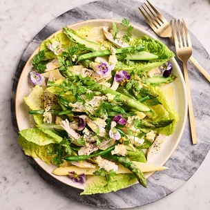 Blue cheese and asparagus salad with poached chicken