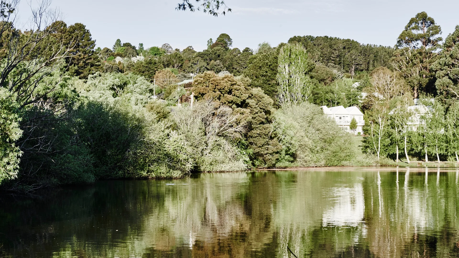 Lake House restaurant and lake at Daylesford