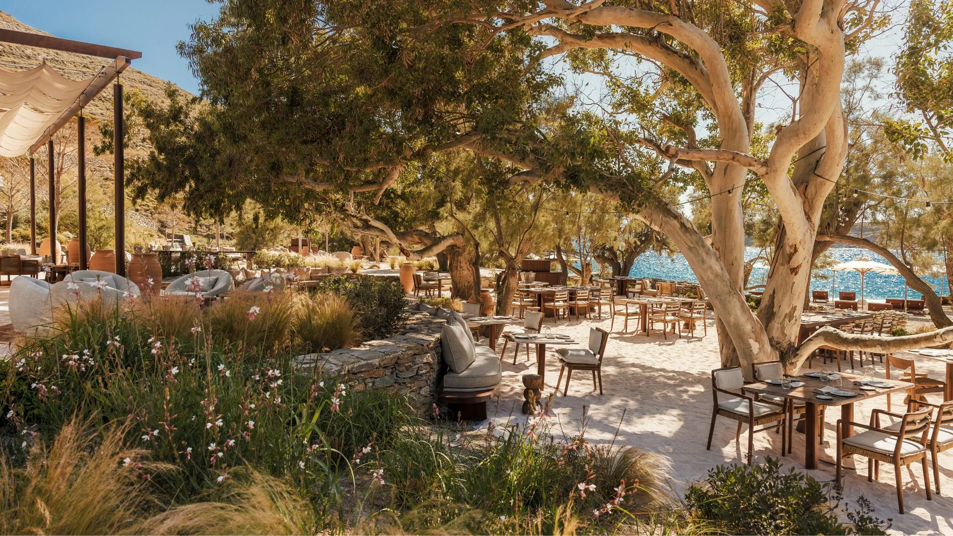 Alfresco dining at One&Only Kéa Island.