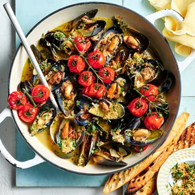 Ouzo saffron and garlic mussels