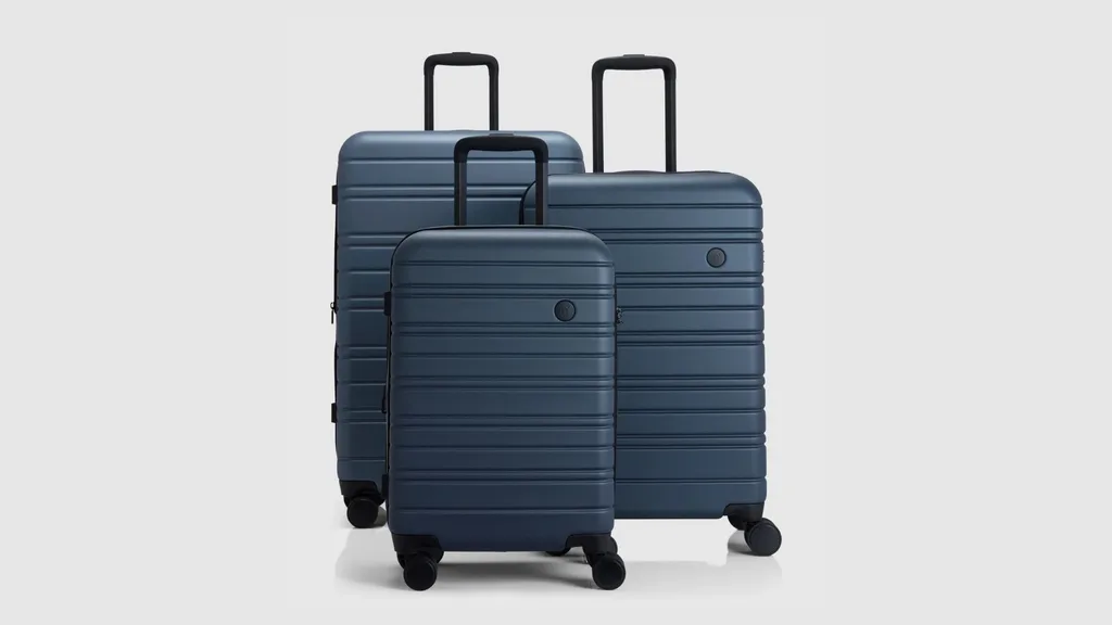 Nere is one of the best luggage brands for stylish and affordable suitcases and bags.
