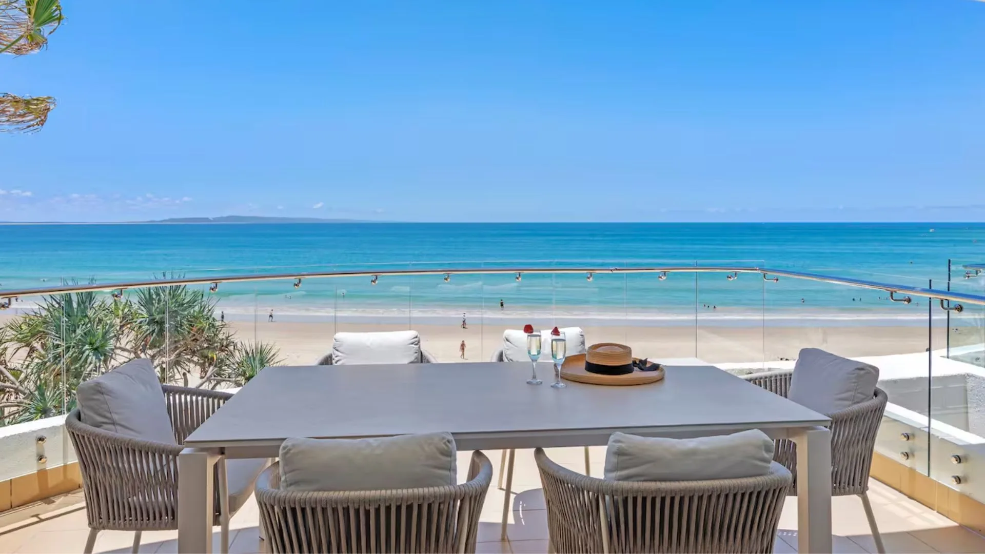 View of 20 Penthouse Design Ideas for Luxury Living - plusmood.com