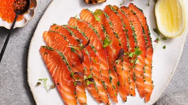 Sliced salmon gravlax with optional herb crust