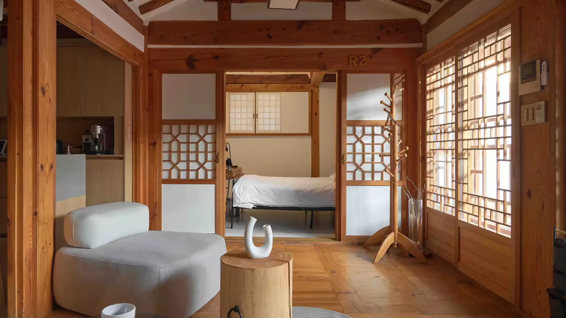 Bukchon hanok heritage house, an Airbnb in Seoul, South Korea
