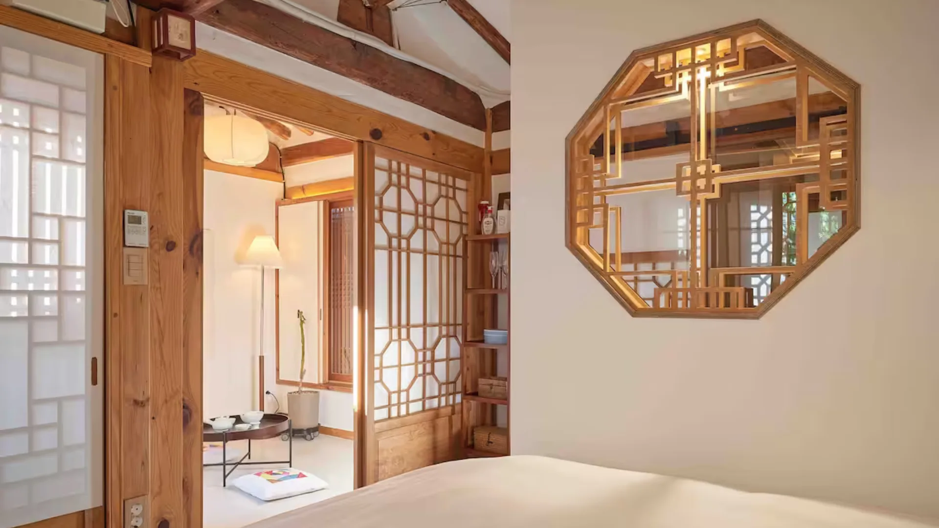 Bukchon hanok retreat, an Airbnb in Seoul, South Korea