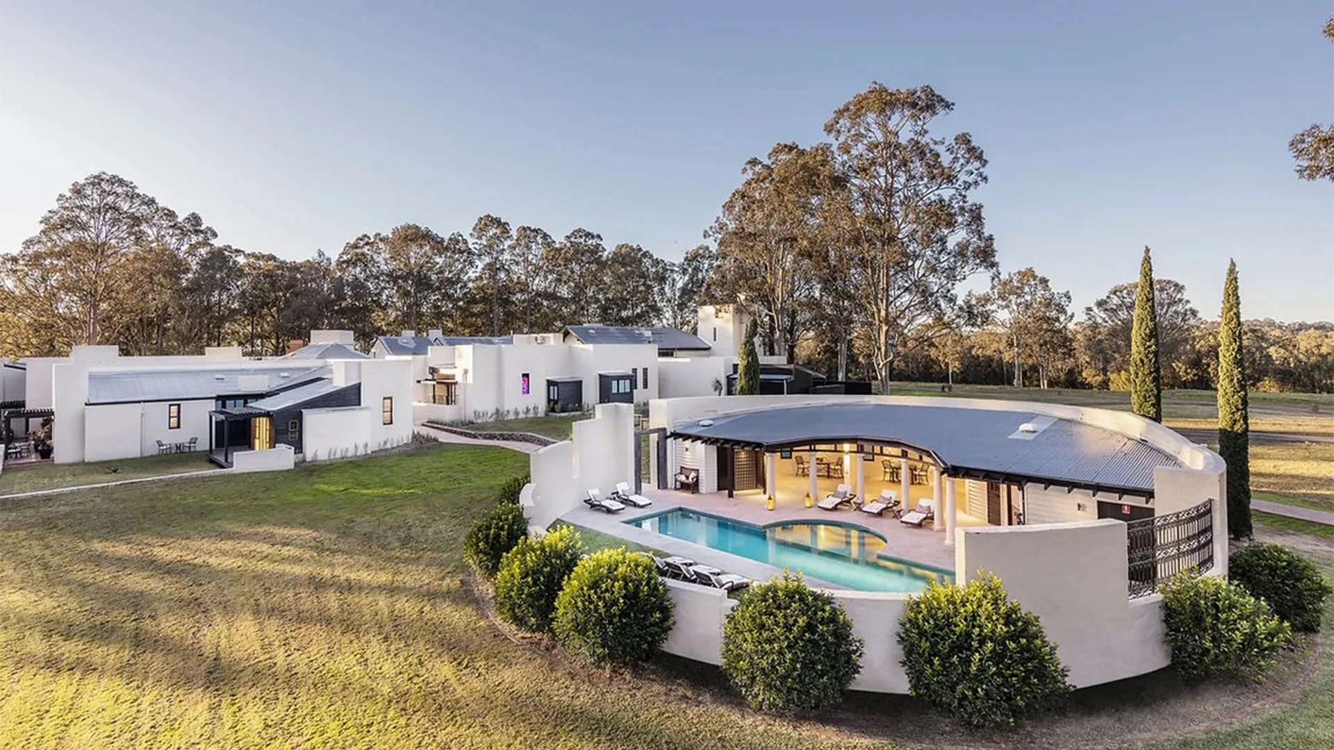 Tower Lodge is a five-star resort in the Hunter Valley, ideal for a luxurious and romantic escape.