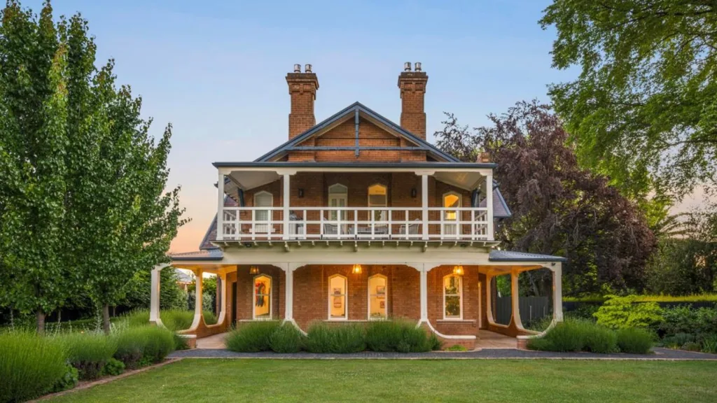 Yallungah Boutique Hotel in Orange is a favourite for couples, according to Booking.com.