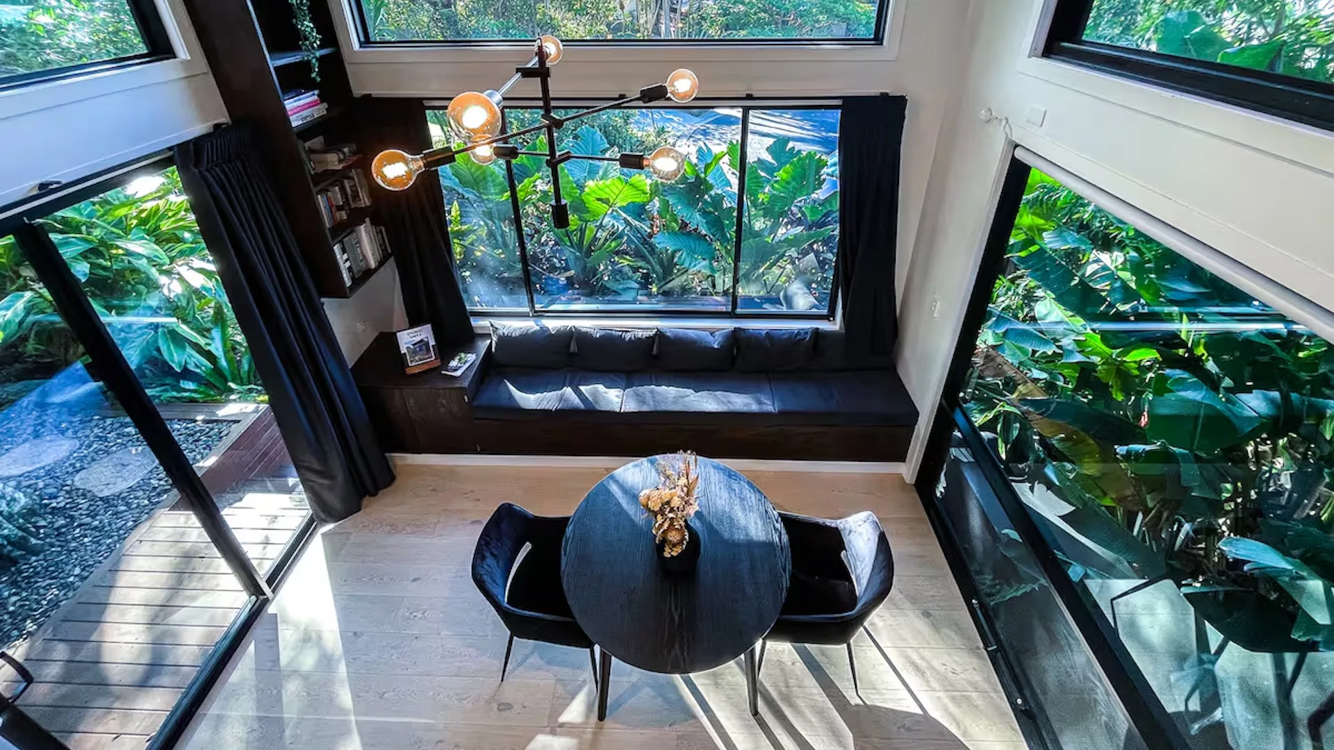 Studio Onyx is an architecturally designed modern beachfront Airbnb in Byron Bay.