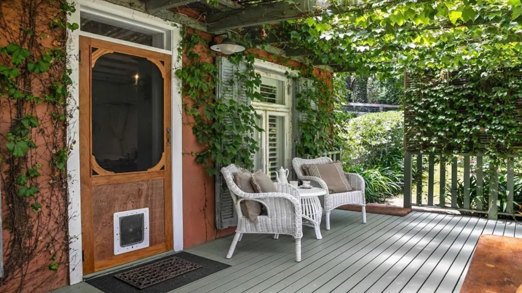 Saint Eloi Le Studio, a cosy and romantic French-inspired cottage in Bowral.